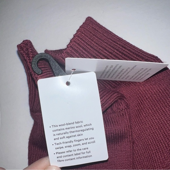 Lululemon Warm Revelation Gloves *Tech Mulled Wine MLWI - Picture 5 of 6